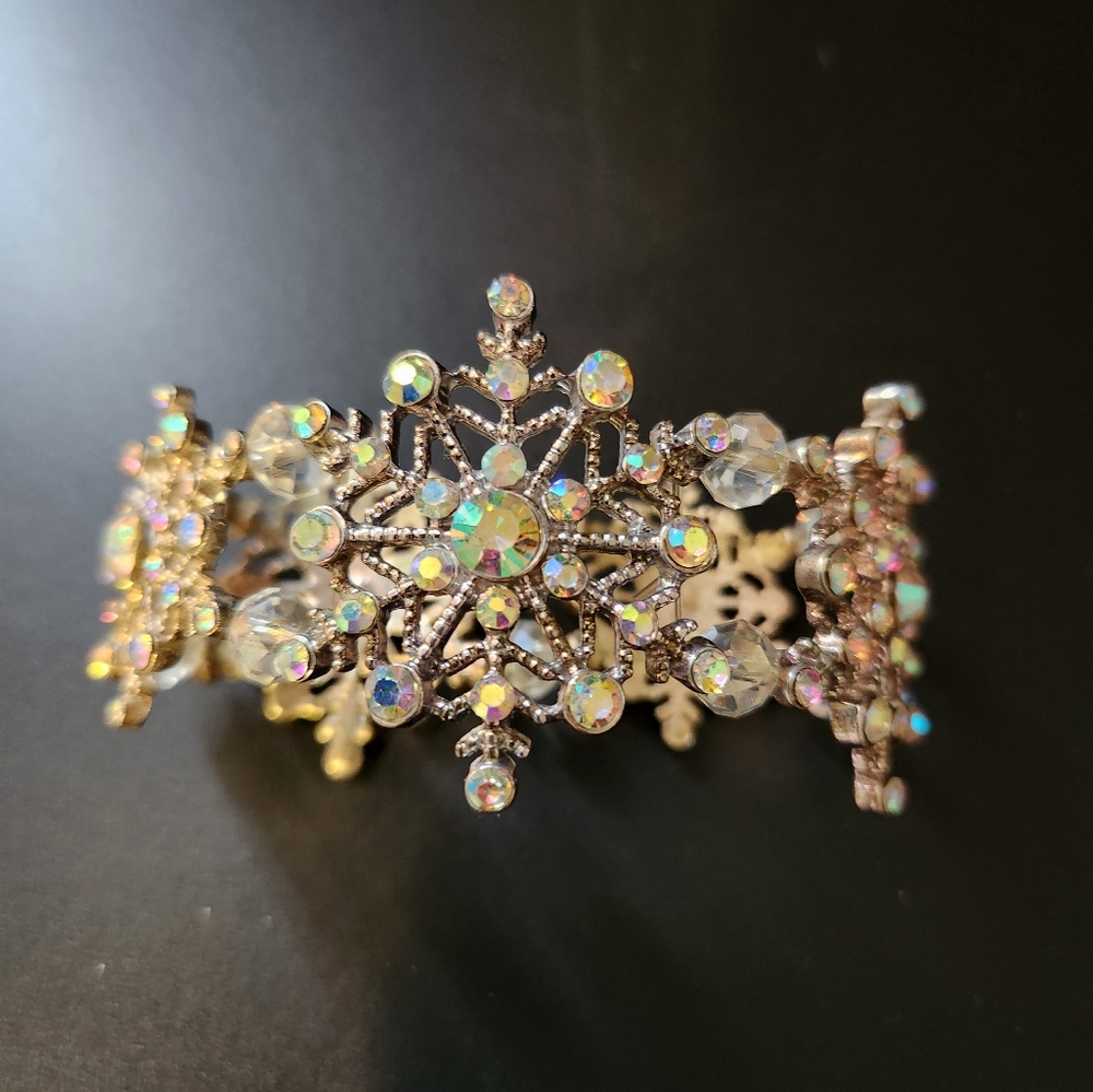 Snowflake bracelet